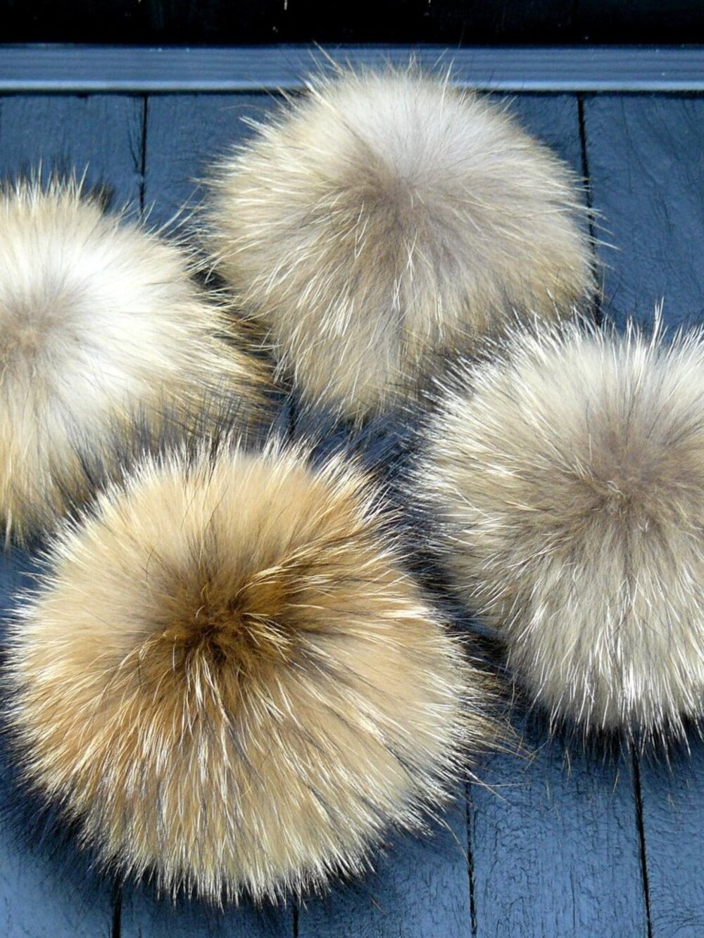 Large Natural Color Real Raccoon Fur Pompom with snap - Picture 6 of 6